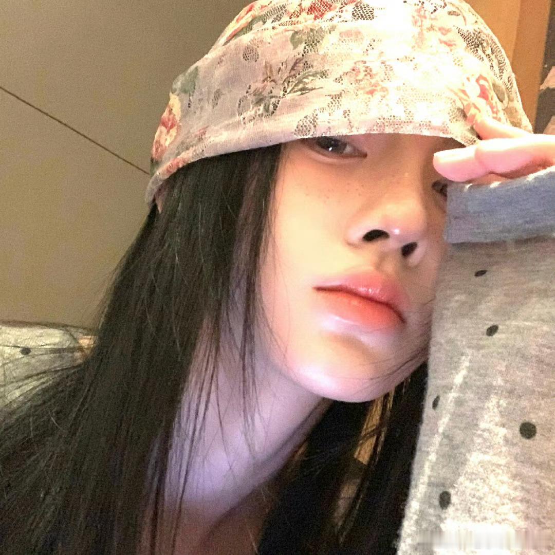 还有个雀斑妆是嘛[色][色] ​​​