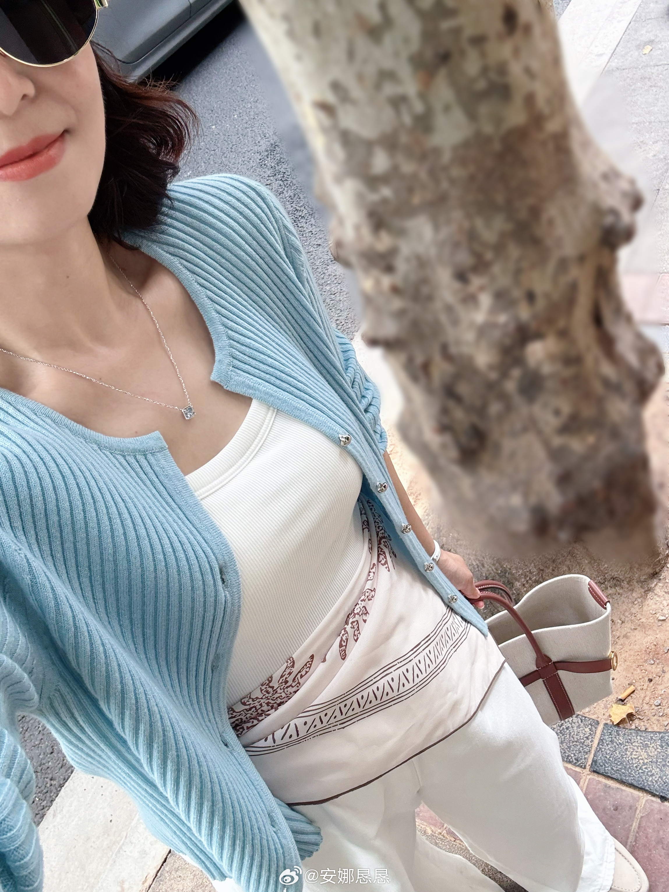 火出圈的冰川蓝 上身先行💙被热议的冰川调，不必等新机一件羊毛开衫，提前接住这份