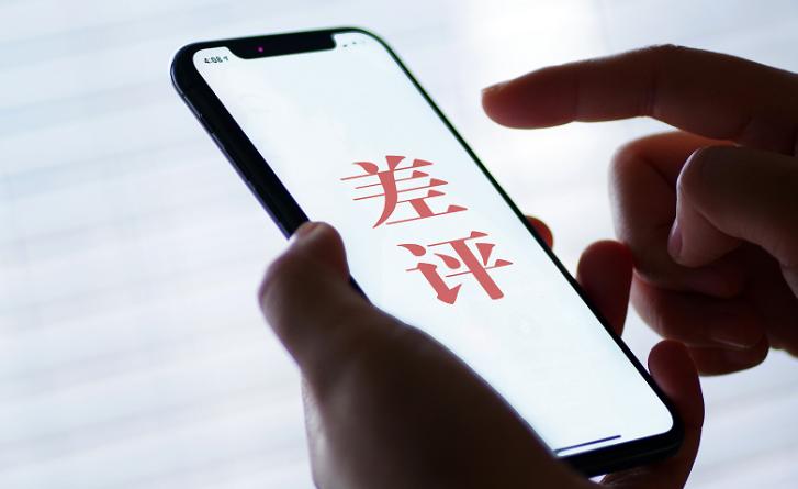 最近刷到一个特别扎心的热搜，话题叫“我打差评不是为了让店员丢工作”，6月底直接冲