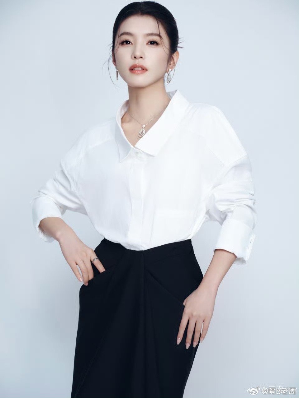 风情万种的燕子娘。 