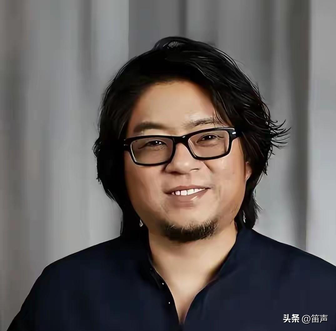 高晓松发文支持电影《抓特务》
大家都在嘲讽冯小刚和《抓特务》
没想到高晓松竟然跳