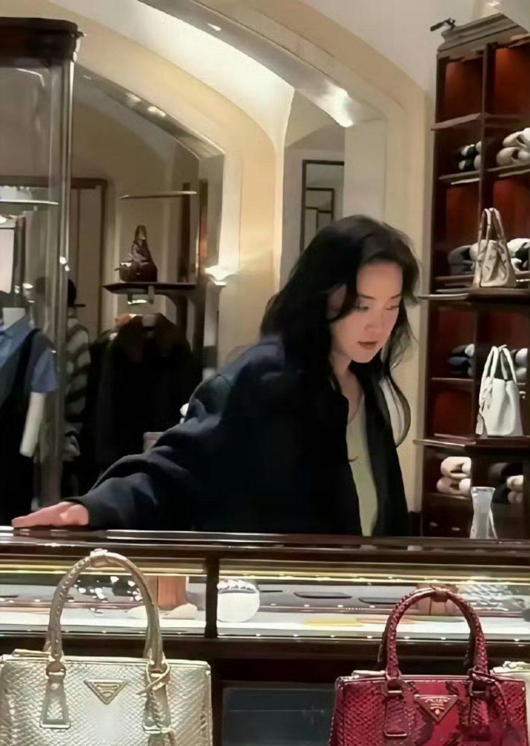 没有人觉得贾玲很恐怖吗 像换了个人一样 