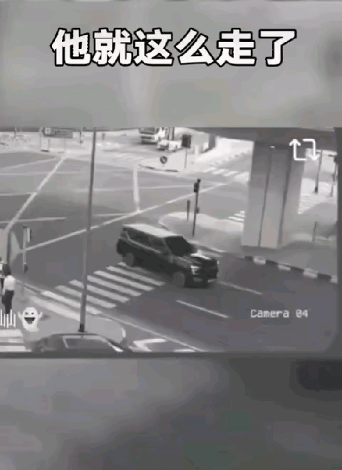看了几遍都没有看清楚，这辆正在行驶的车，为什么突然就翻了这么多跟头？更令人称奇的
