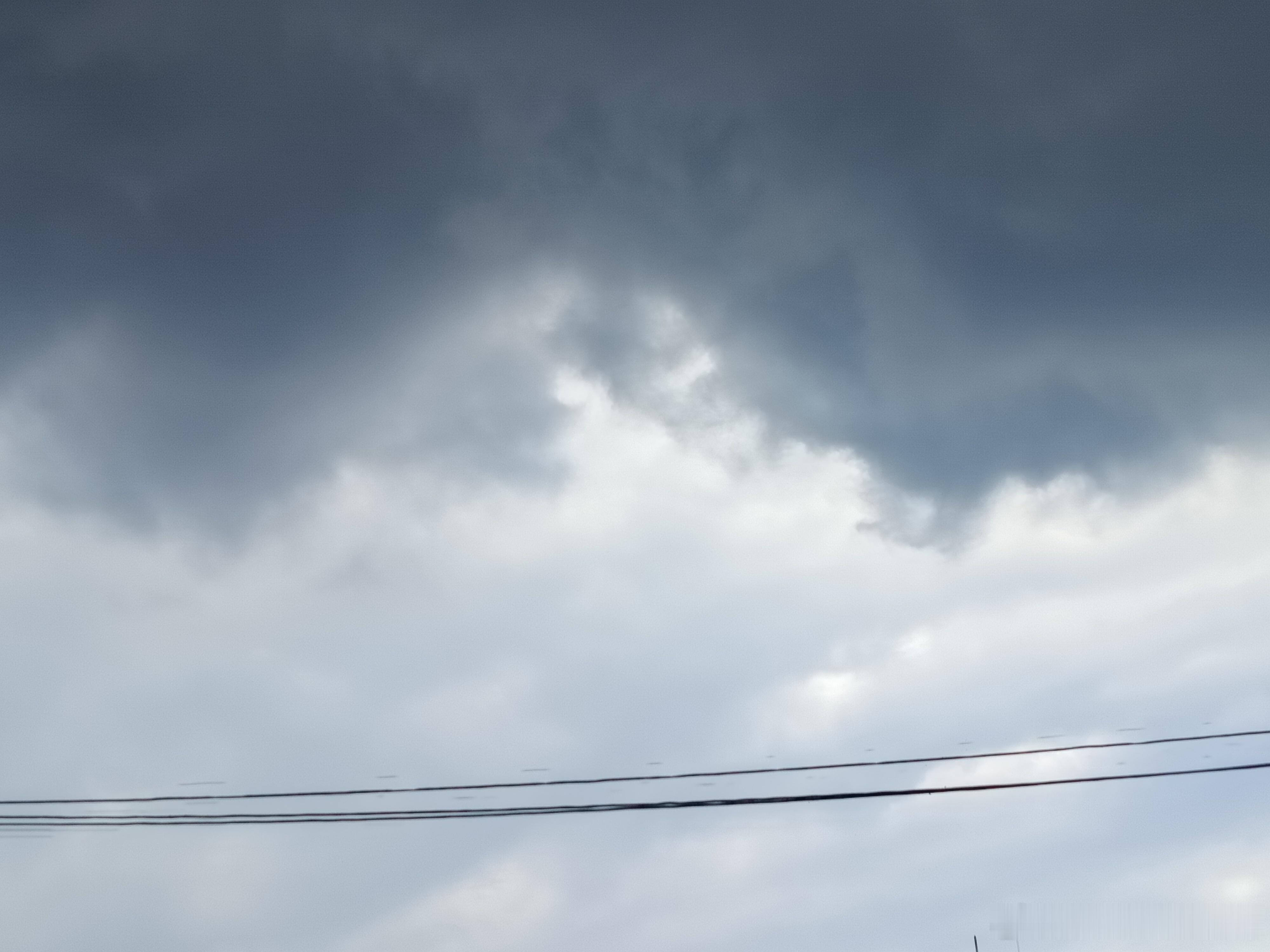 太惊险了，刚好跑到家下大雨了 