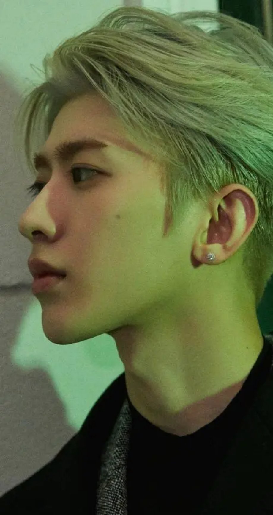 感觉蔡徐坤侧脸特别帅 ​​​