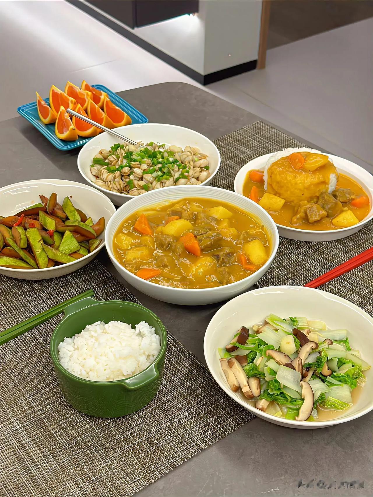 有家回,有人等,有饭吃,家人闲坐,三餐四季,才是生活！ ​#小家三餐四季# #真
