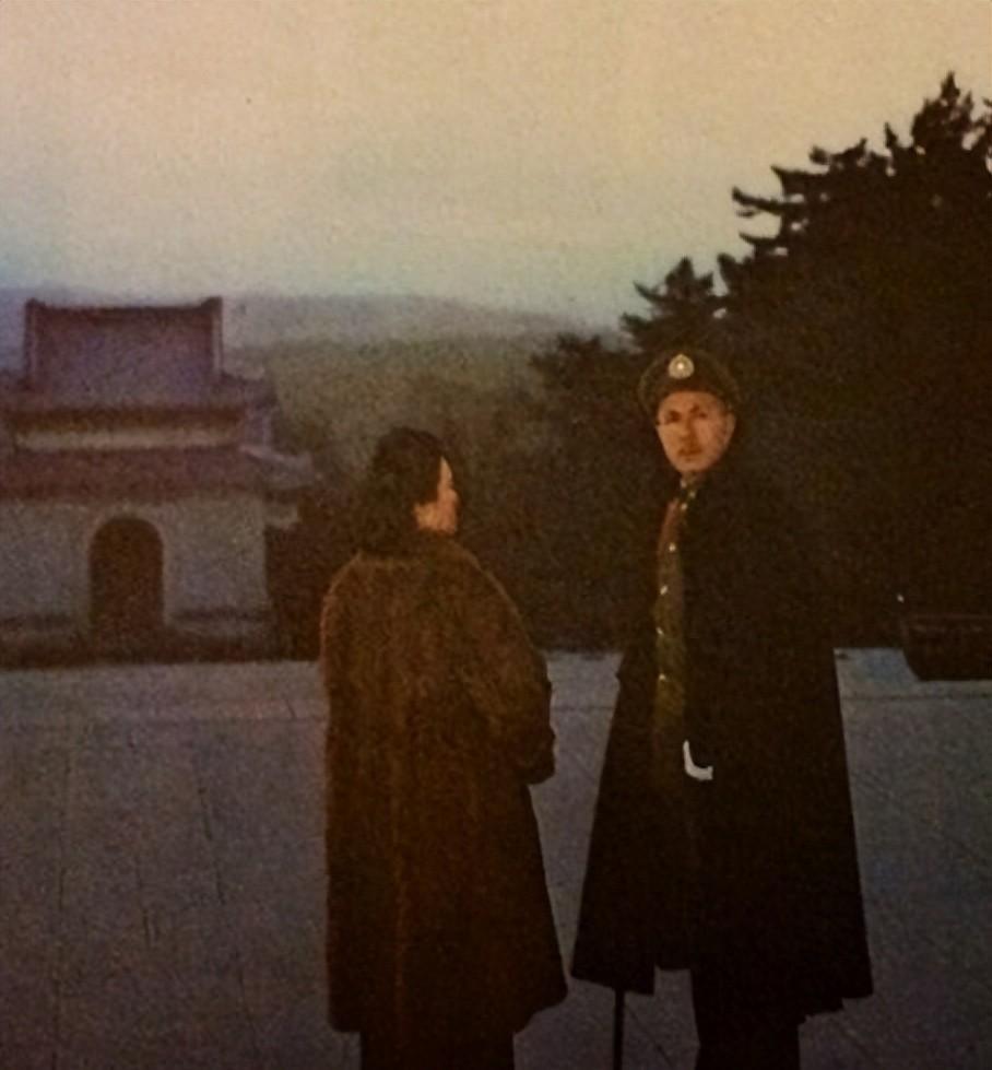 曾饰演蒋介石的孙飞虎面对被夫人相中原因的提问，坦率用“美”字回应，背后故事引人深