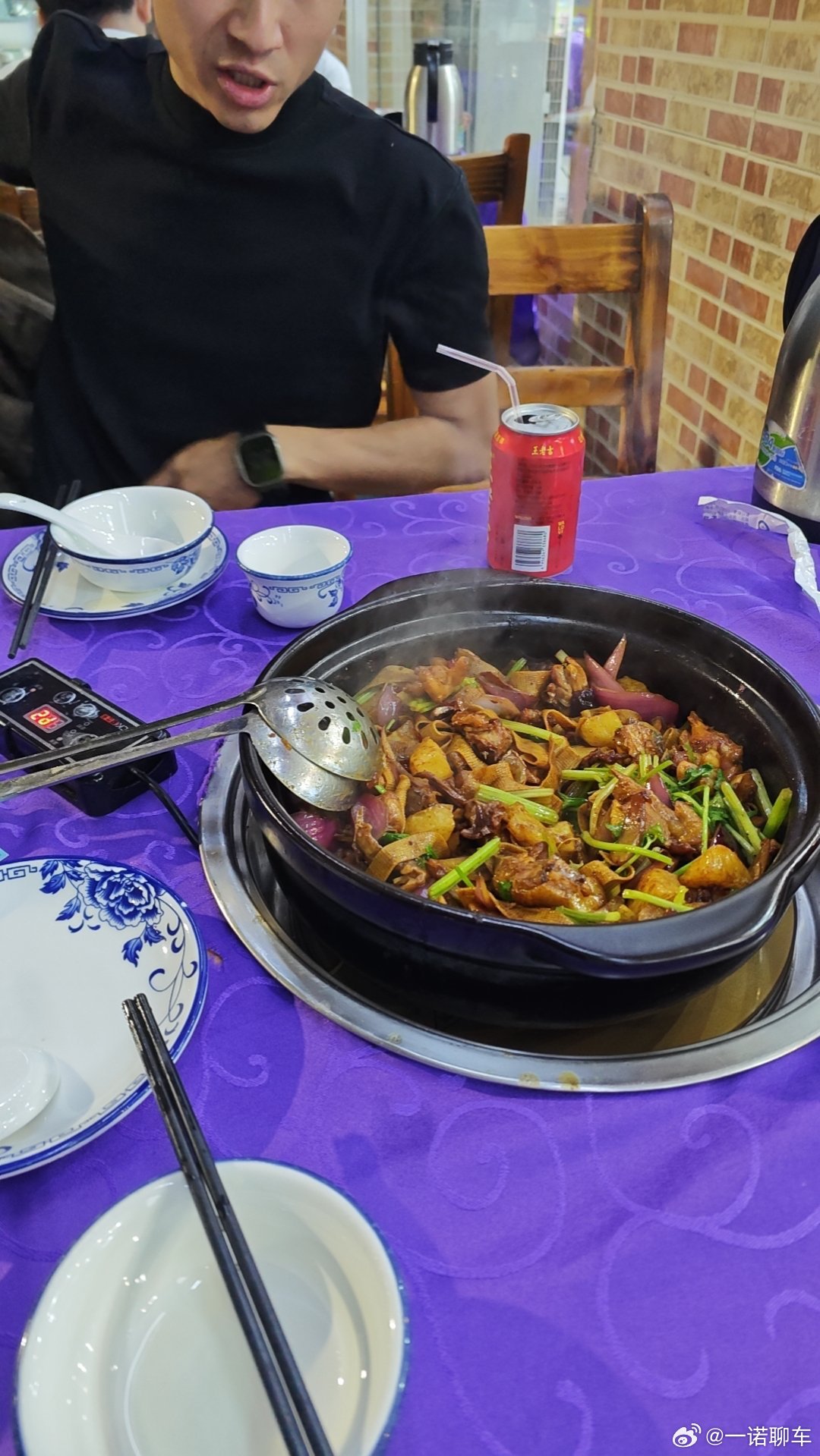 广东的气温真舒服啊 这个天气坐外面吃上一盆烧鸡太爽了啊 深圳