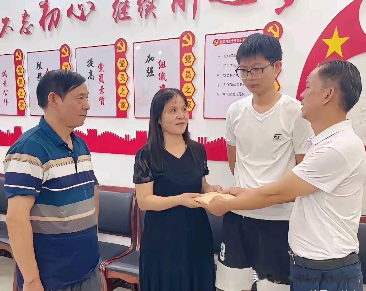 面相是骗不了人的，扶老人被索赔19000的大姐终于露面了，这个大姐看上去就是那种