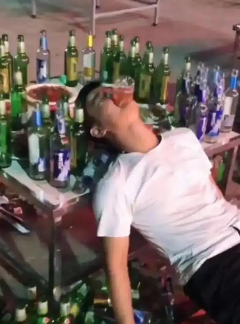 账上整整躺着两亿现金，搁谁身上不想踏踏实实歇几年？偏偏有人受不了媳妇天天在耳边念