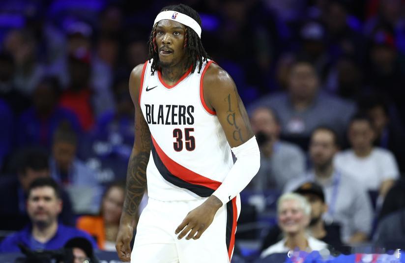 NBA常规赛，开拓者118-121惜败猛龙。本场比赛，开拓者内线罗威表现不错，打