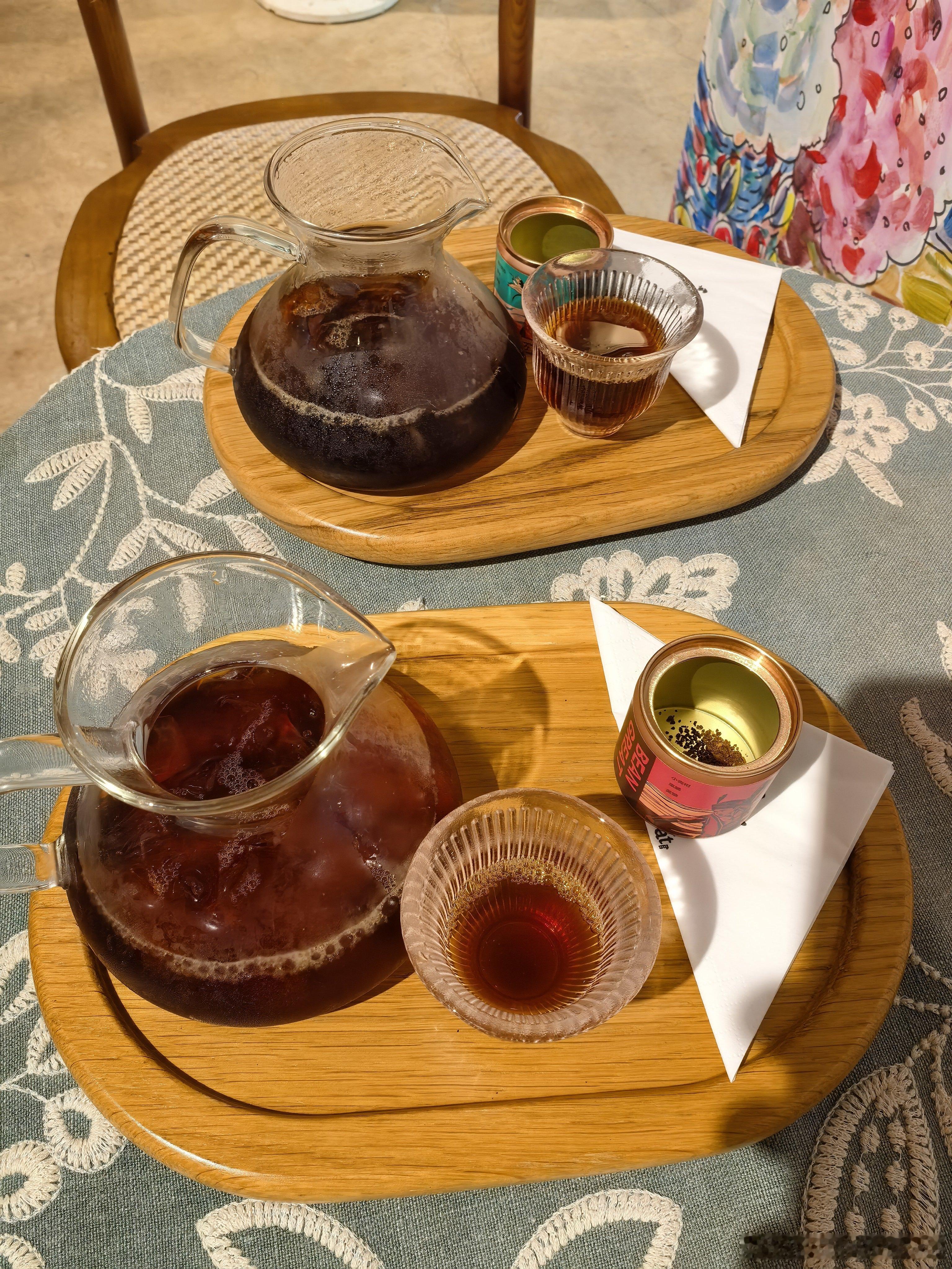 这一天天的，不是咖啡就是茶，不是茶就是咖啡。[允悲] ​​​