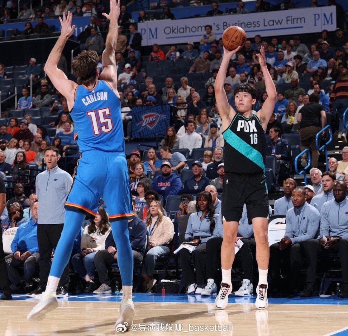 这是改行打后卫了？杨瀚森在NBA最近4场比赛中8次出手其中6次是三分球，本赛季三