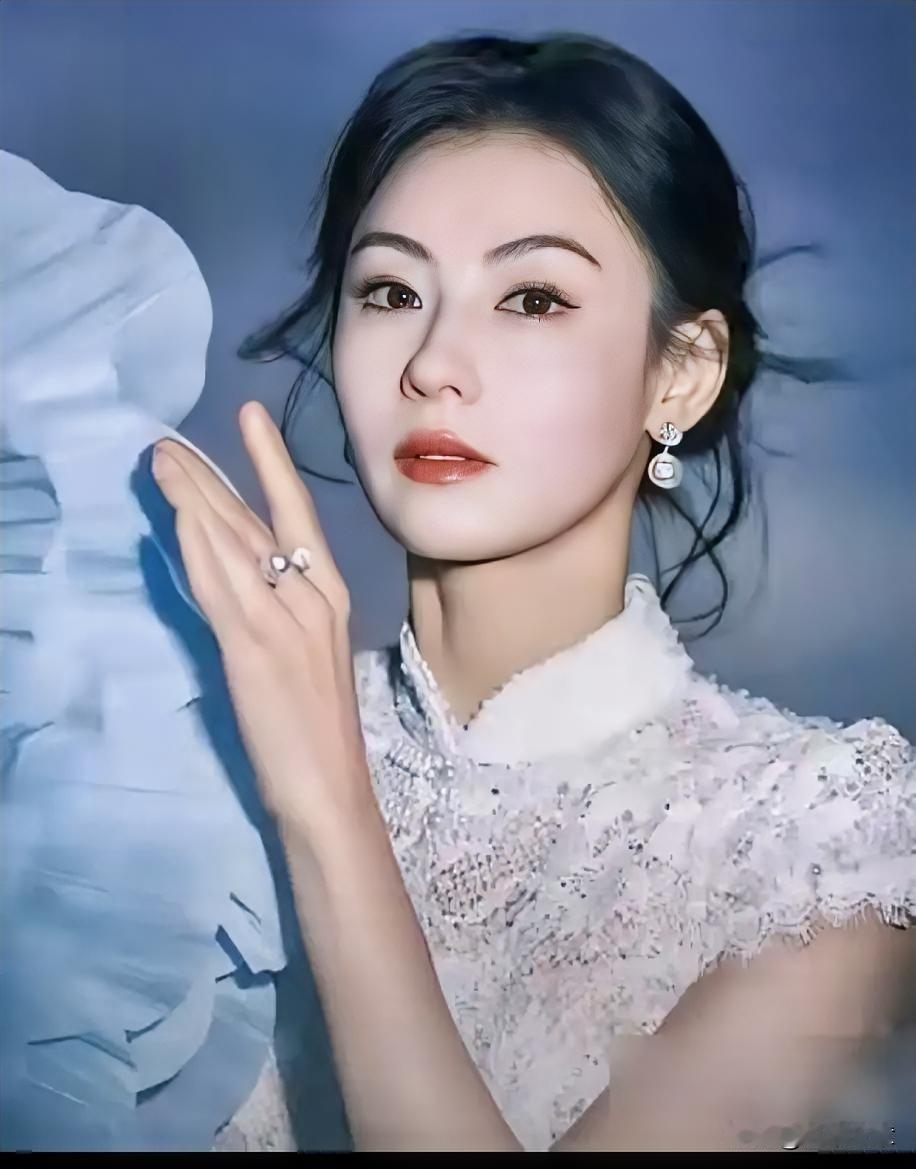 张柏芝那个传了8年的三胎生父，真相可能很打脸。
​她不是为谁生的，也不是非要栓住