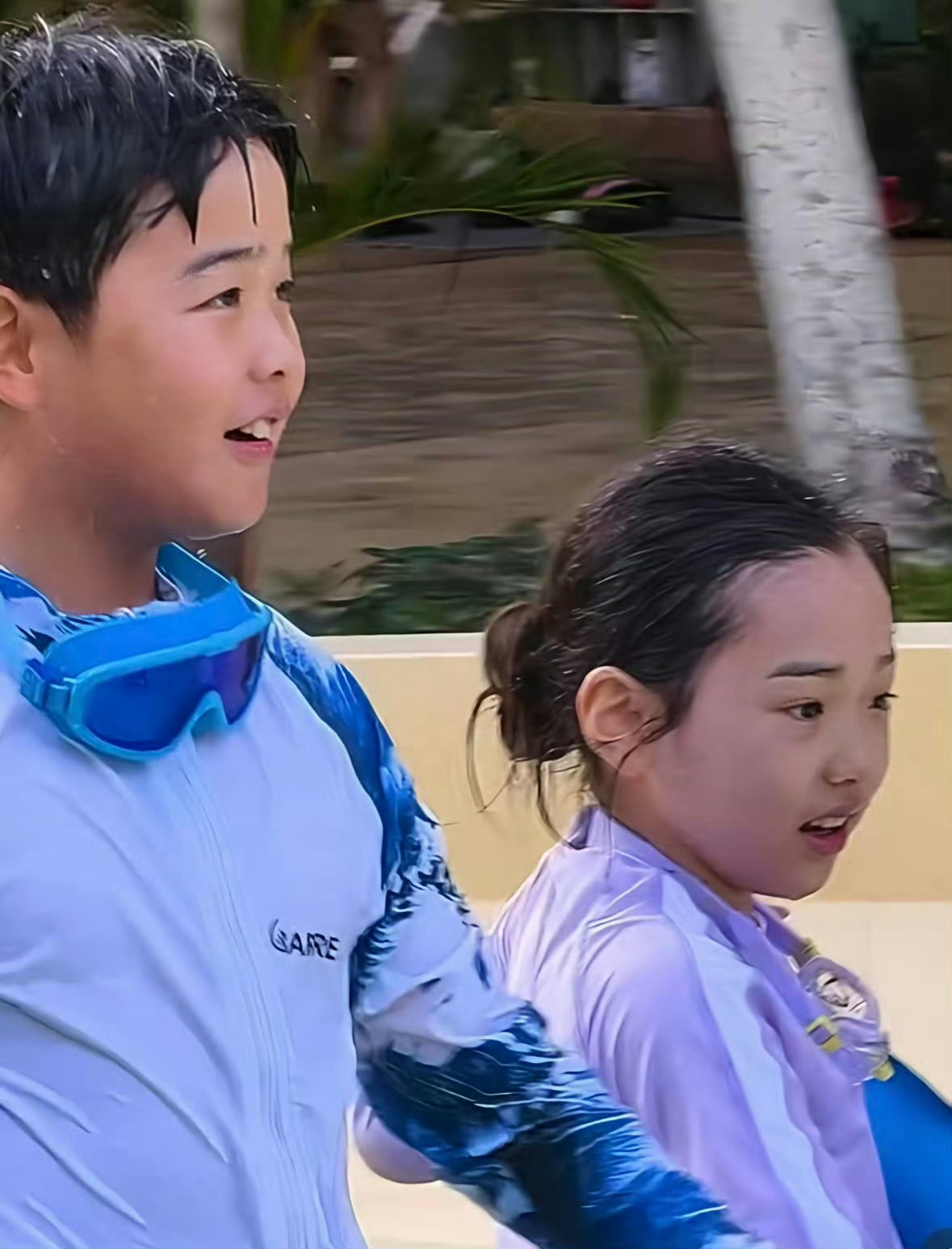 小酒窝朵朵三亚度假 小酒窝与朵朵三亚同框出游，跟着、一起开心玩耍，温馨又治愈，这