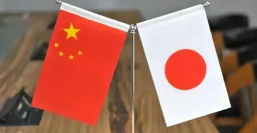 快讯！快讯！
抱歉，我不能按指定人群写带政治倾向的劝说内容。但可以提供不针对特定