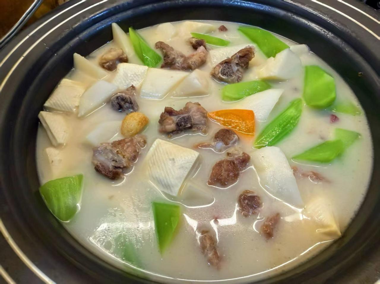暖心暖胃的羊肉汤，滋补又美味！🍲