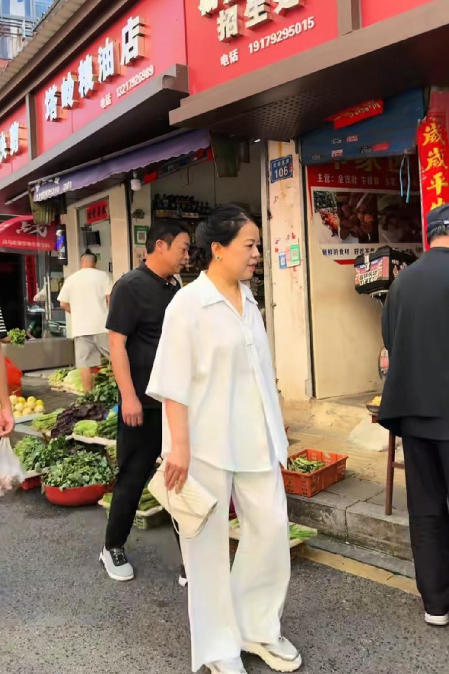 杜某昨天喊柴桑，柴桑大姐直播正面回应：喊话已收到。

大姐直接告诉杜某，你说你手