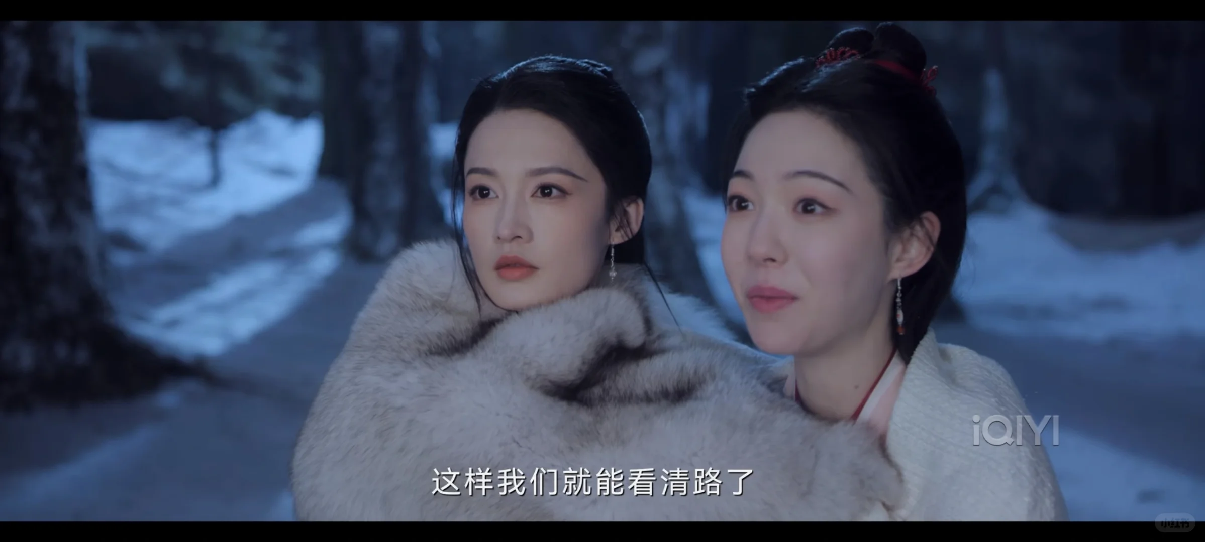 和侍女找簪子这里，薛紫夜的做法太“反常”