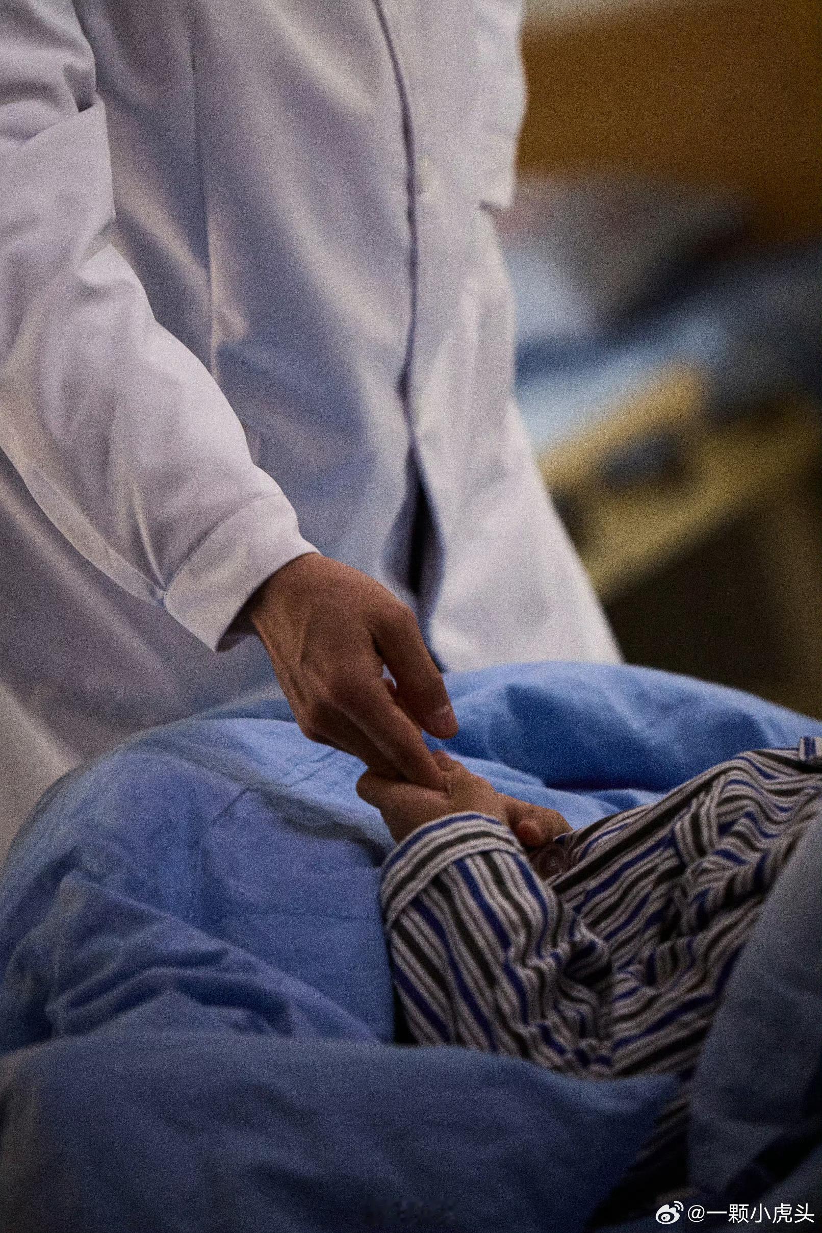 肖战小城良方杀青小作文来了，肖战文笔真的好！刘铮亮这个人物突然鲜活立体起来了！写