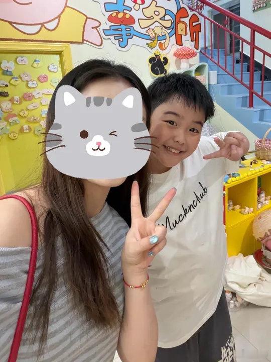 景德镇偶遇佟丽娅朵朵景德镇偶遇佟丽娅朵朵🈶，佟丽娅也太美了！网友景德镇偶遇佟丽