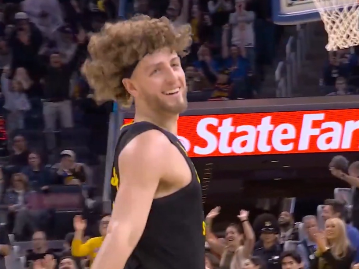 波杰今天前三节10中1 但是人家第四节6中6砍下15分8篮板2助攻今天全场数据是