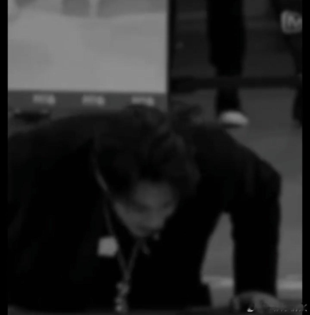 王鹤棣做俯卧撑也这么苏你好星期六 王鹤棣的俯卧撑也太苏了吧！荷尔蒙炸裂，帅到眼前