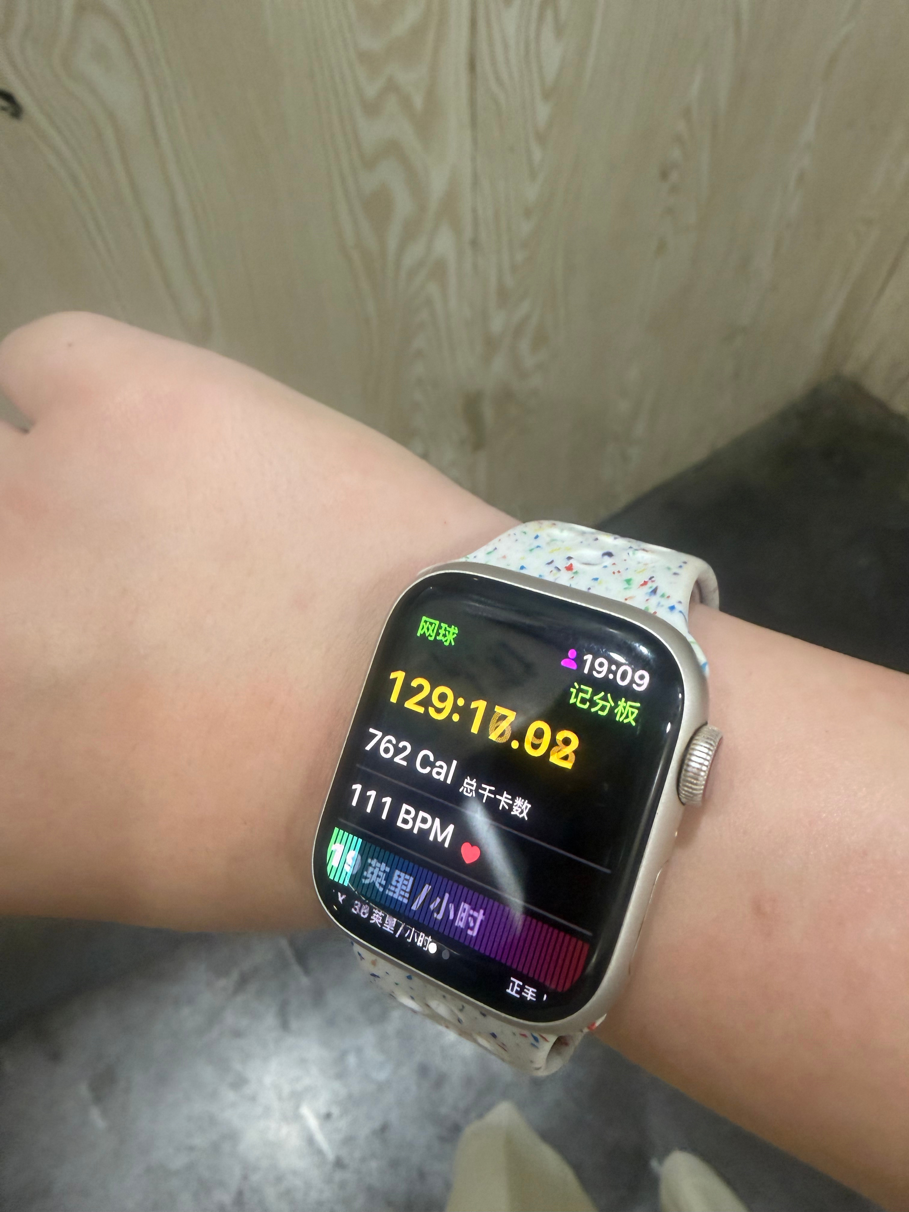 补一些近期日常：打球 撸猫 吃饭饭 看数码宝贝在家炖莫氏鸡煲，真的有排湿气💩卡