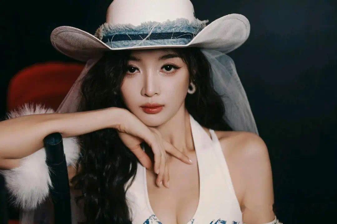 吴宣仪不愧是内娱红玫瑰，火辣美丽 ​​​
