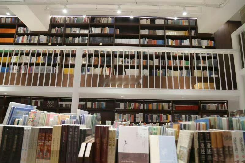 除夕初一不打烊！晓风书屋特别调整营业安排：

除夕（2月16日）和初一（2月17