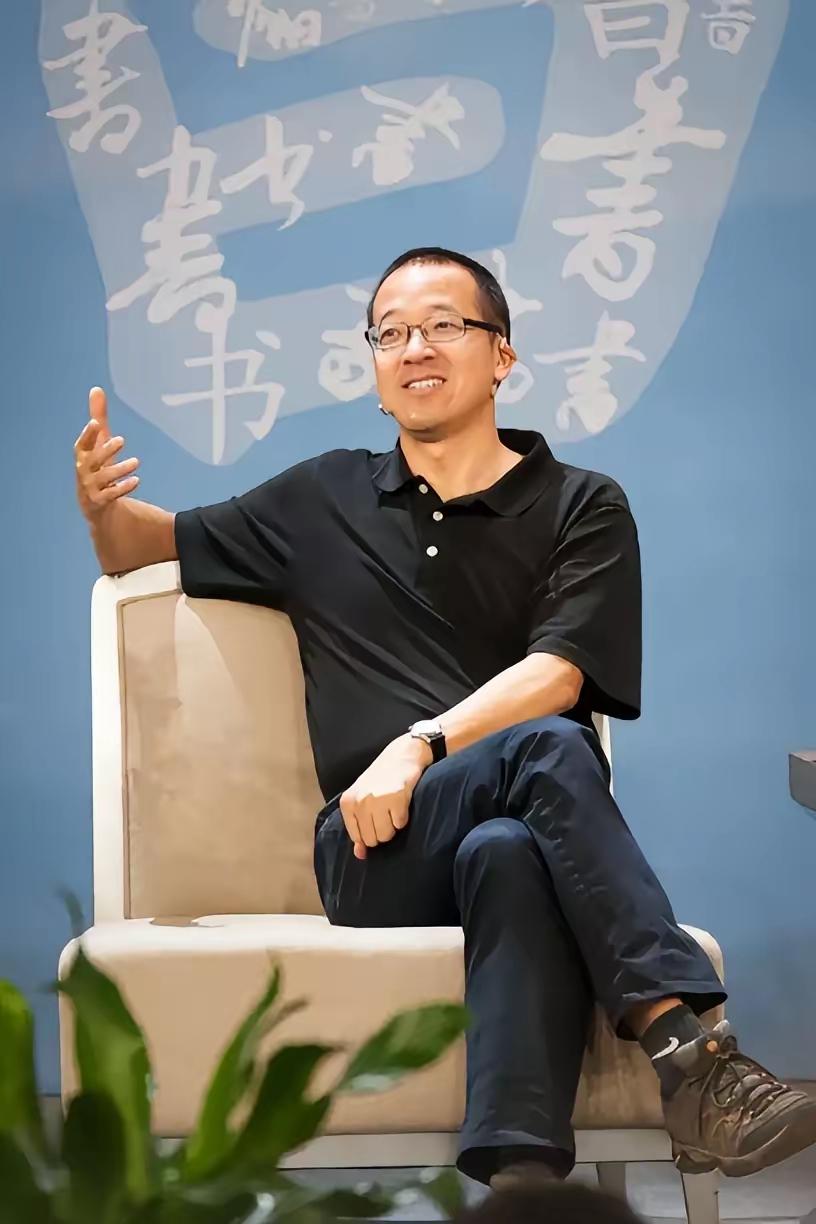 俞敏洪曾说过：“初中的时候，你玩游戏厉害，班里的男生都佩服你；高中的时候，你打篮