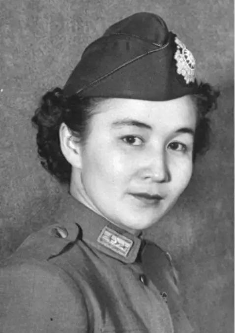 1950年，军统特务罗炳乾被抓，他供出了一名仍然在潜伏的女特务，想要戴罪立功，于