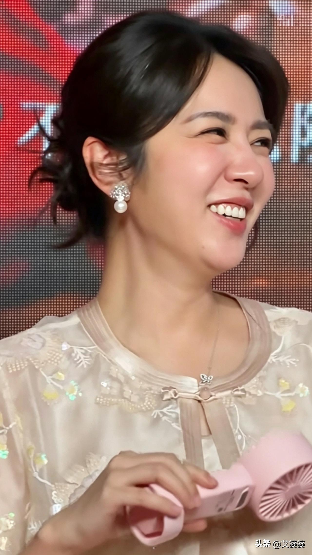 王晓晨，那毫无保留的笑容太有感染力，让人也跟着开心。