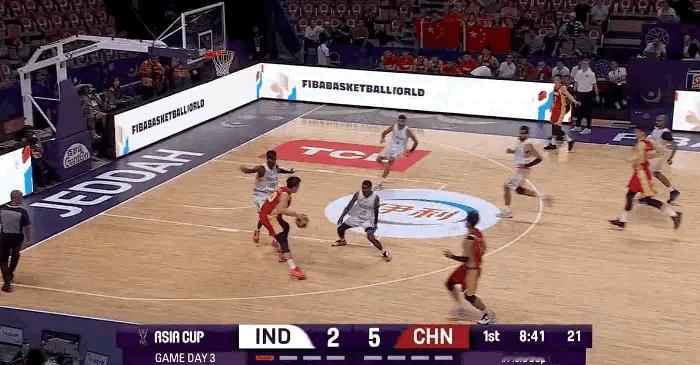 王俊杰真的就是中国男篮未来的锋线答案[送花花]中国男篮vs沙特男篮 ​​​