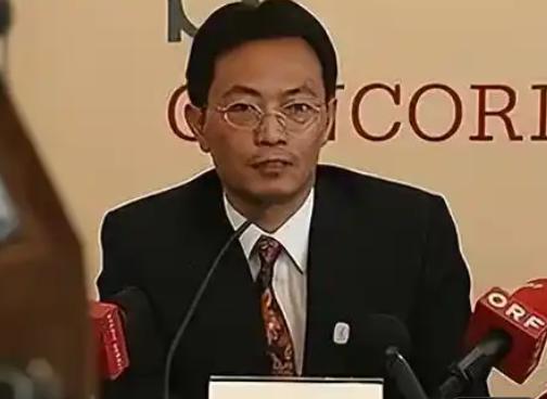 北大教授焦国标，曾把中国版图“切”成7块，还在2003年伊拉克战争时写下《致美国