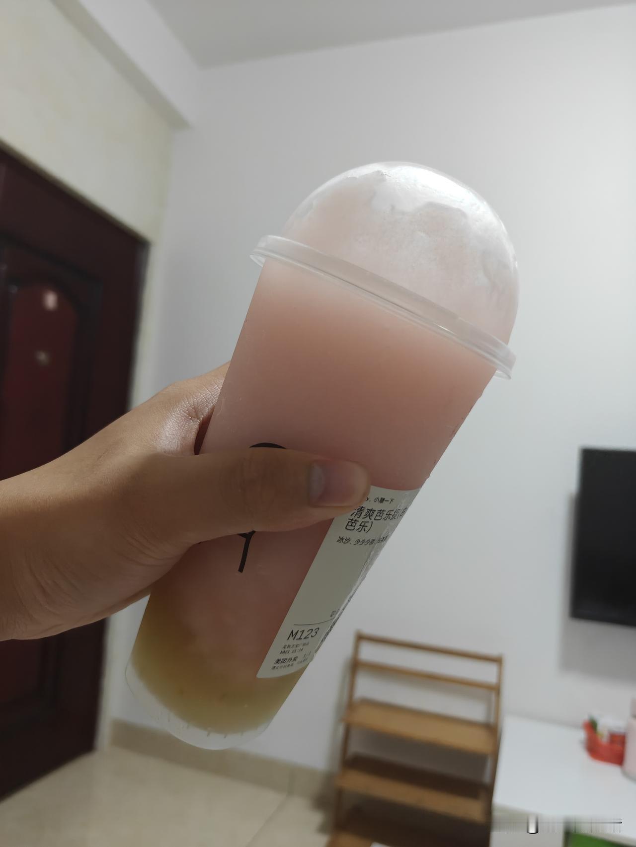 喜茶挺好喝的，特别是他的可以去茶底，这个选项特别让我喜欢，和摇美味一样，因为我喝