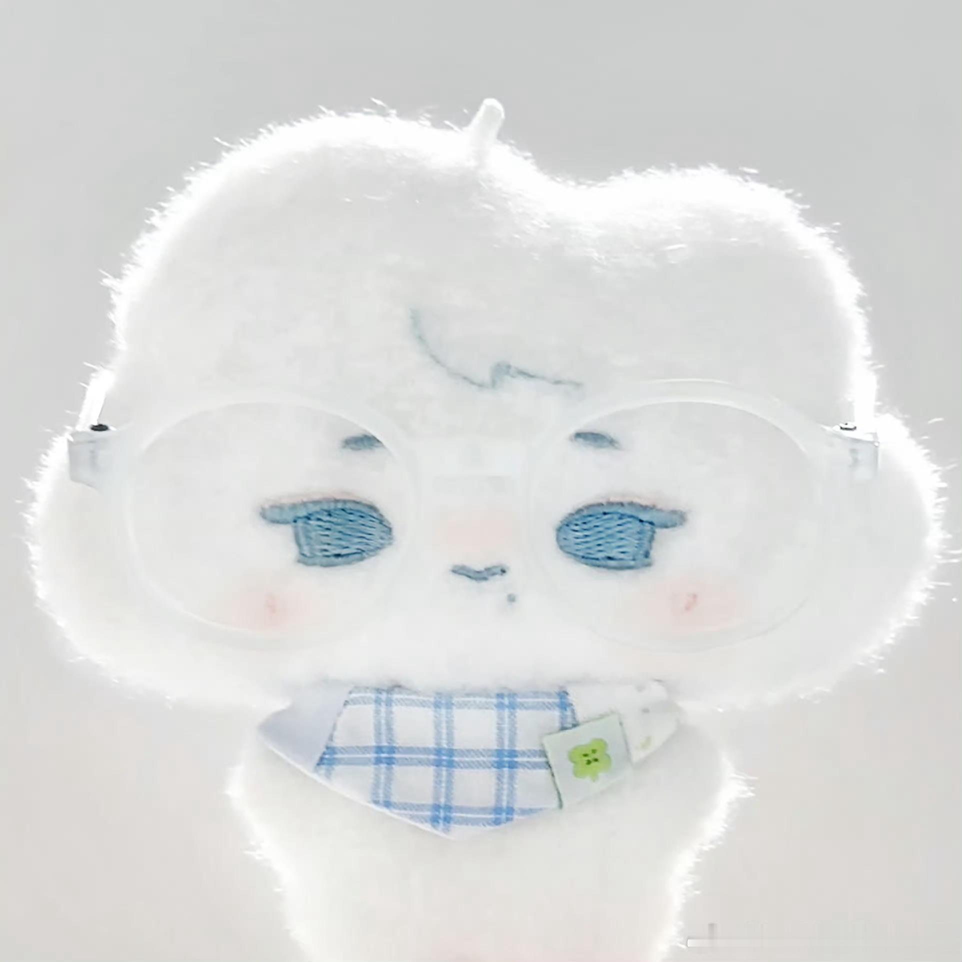 这个小杰云的脑袋是真的大 嘿嘿嘿 好萌 大家都带小杰云玩趴～[爱慕] ​​​