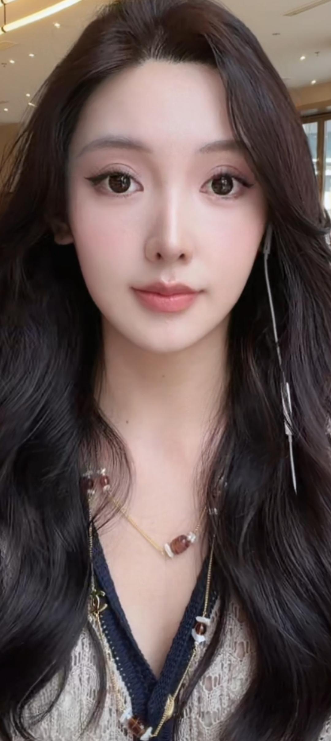 这姑娘看着好温柔啊！