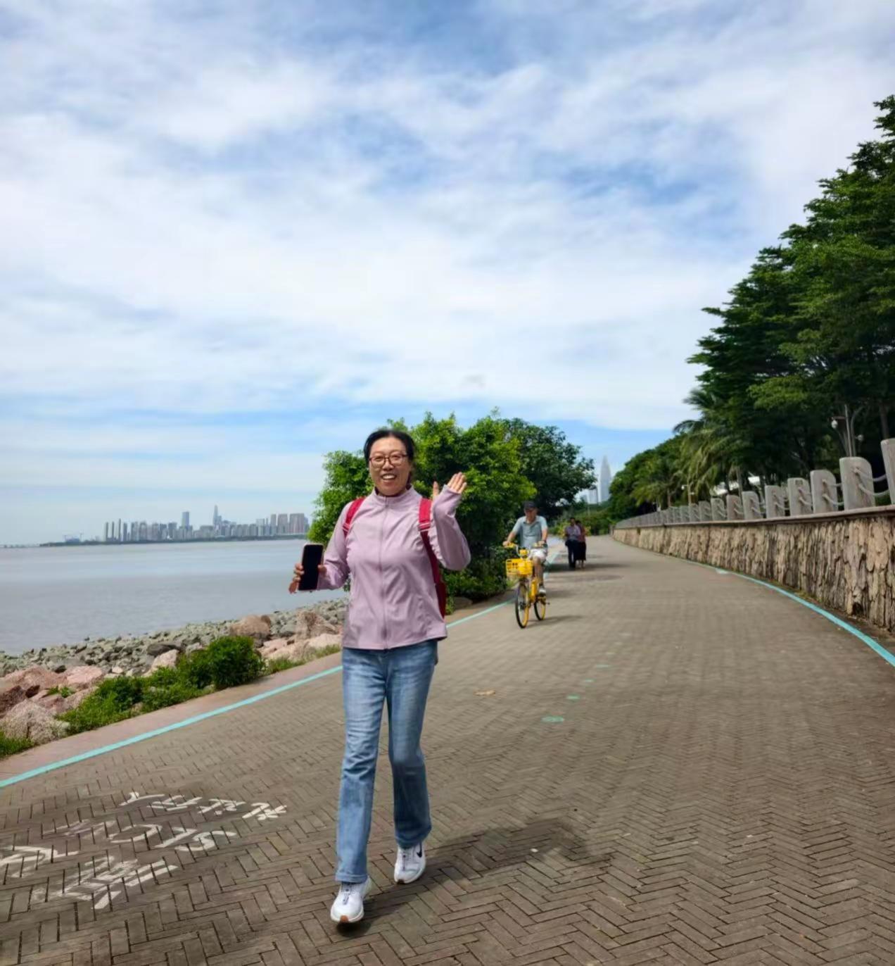 海边漫步也是一种享受 椰林里的运动 拥抱大海放飞自我