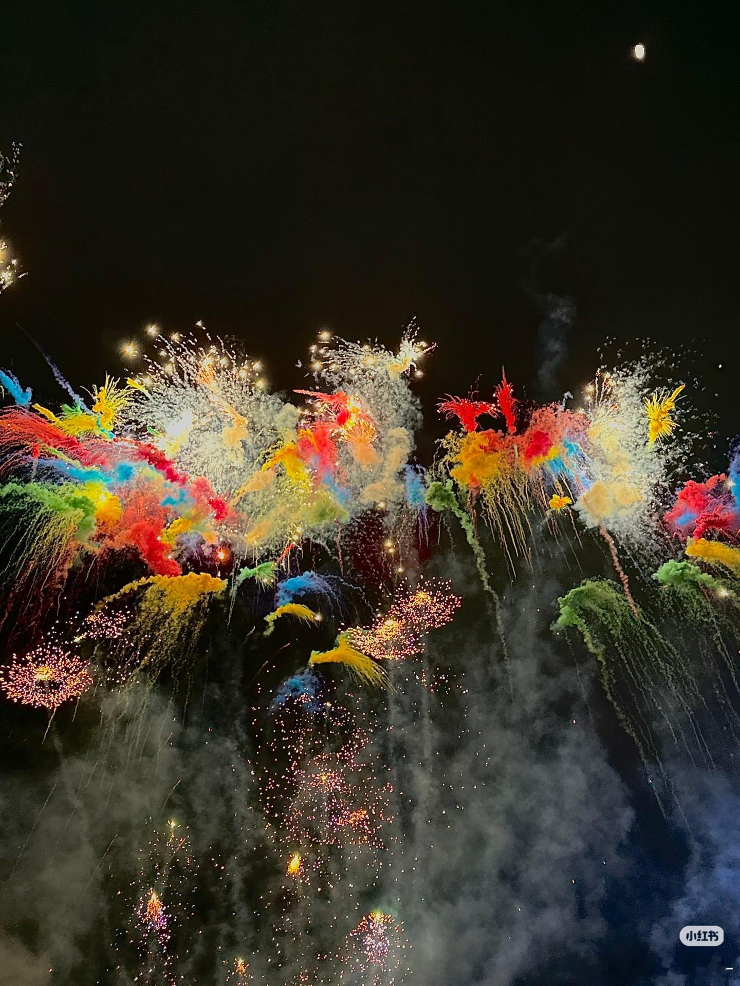 新年最炸的爆款出现了烟花最喜欢就是色彩斑斓的炸烟花