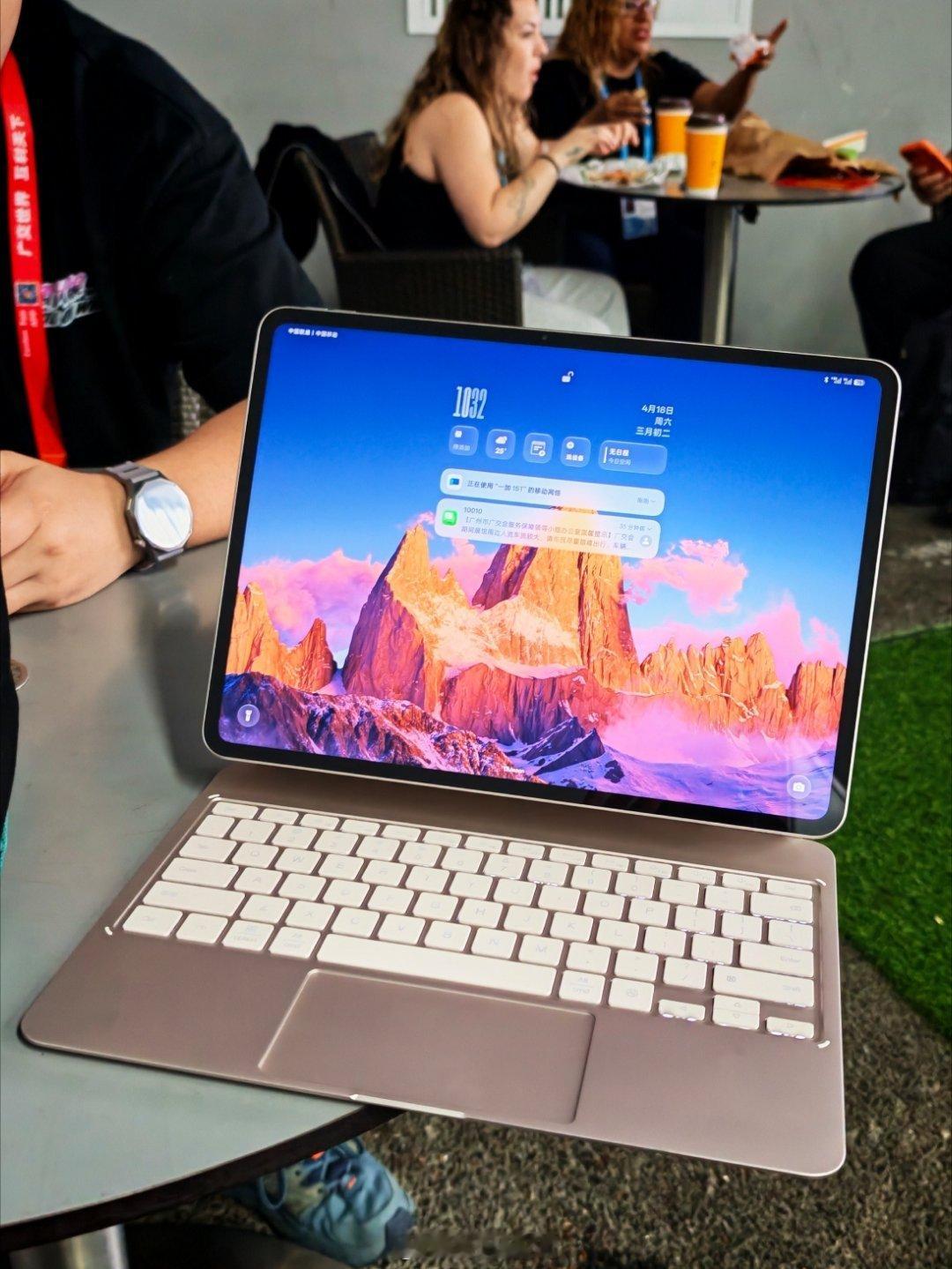 今天外勤到广交会的办公电脑：OPPO Pad 5 Pro除了全新的键盘能够拉满生