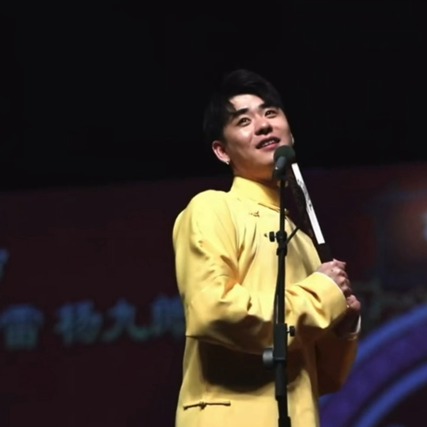 逗得我一直笑哈哈哈 这做派就爱看他来 ​​​
