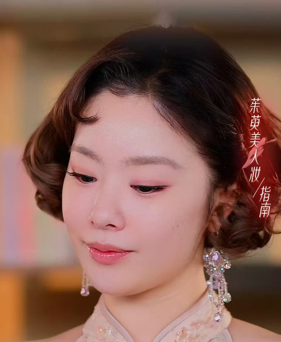 金鹤龙把王菊化成刘亦菲了金鹤龙又封神了！这次他为王菊量身打造的清透妆容，直接撞脸