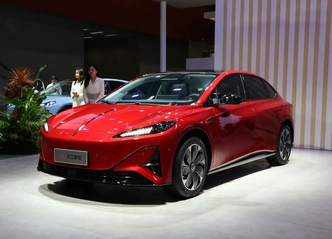 看似牛逼却卖不动：2025年“叫好不叫座”新车盘点