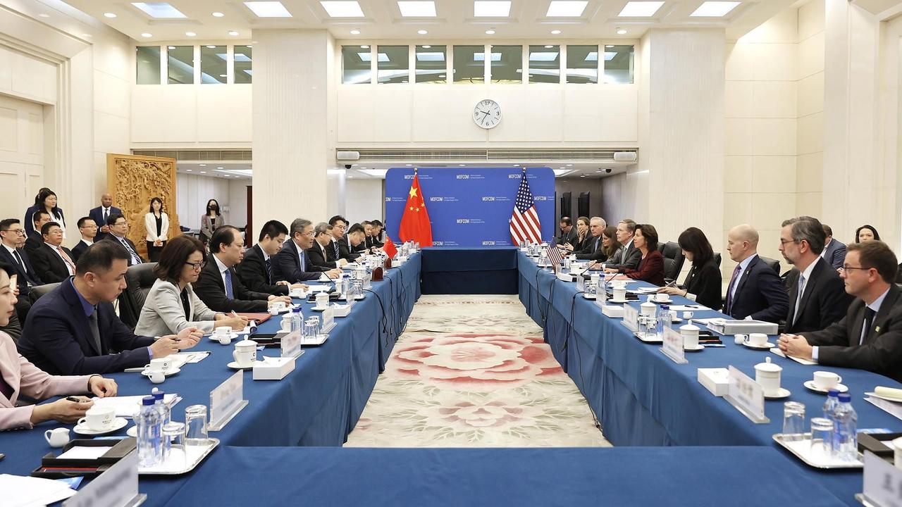 中美第五轮经贸会谈在马来西亚吉隆坡进行中，首日双方会谈磋商超5小时，会后双方均表