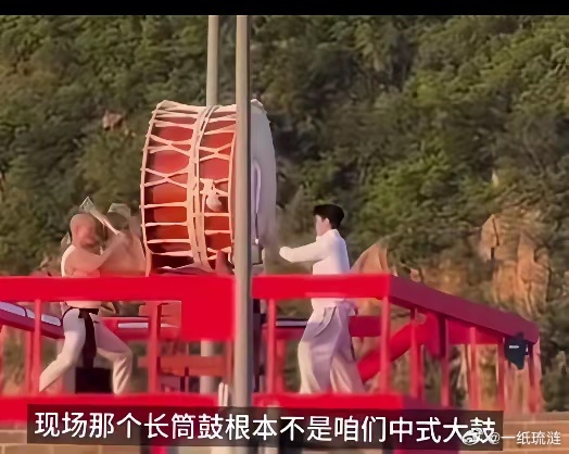 在长城上敲日本鼓，这是要干嘛！中国传统大鼓不是这个样子。这意欲何为呢？仅仅是把关