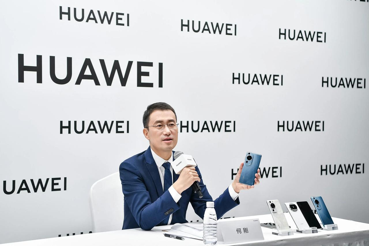 华为全面回归或使iPhone出货量减少1000万！
3月采访何刚总时，他就说过「