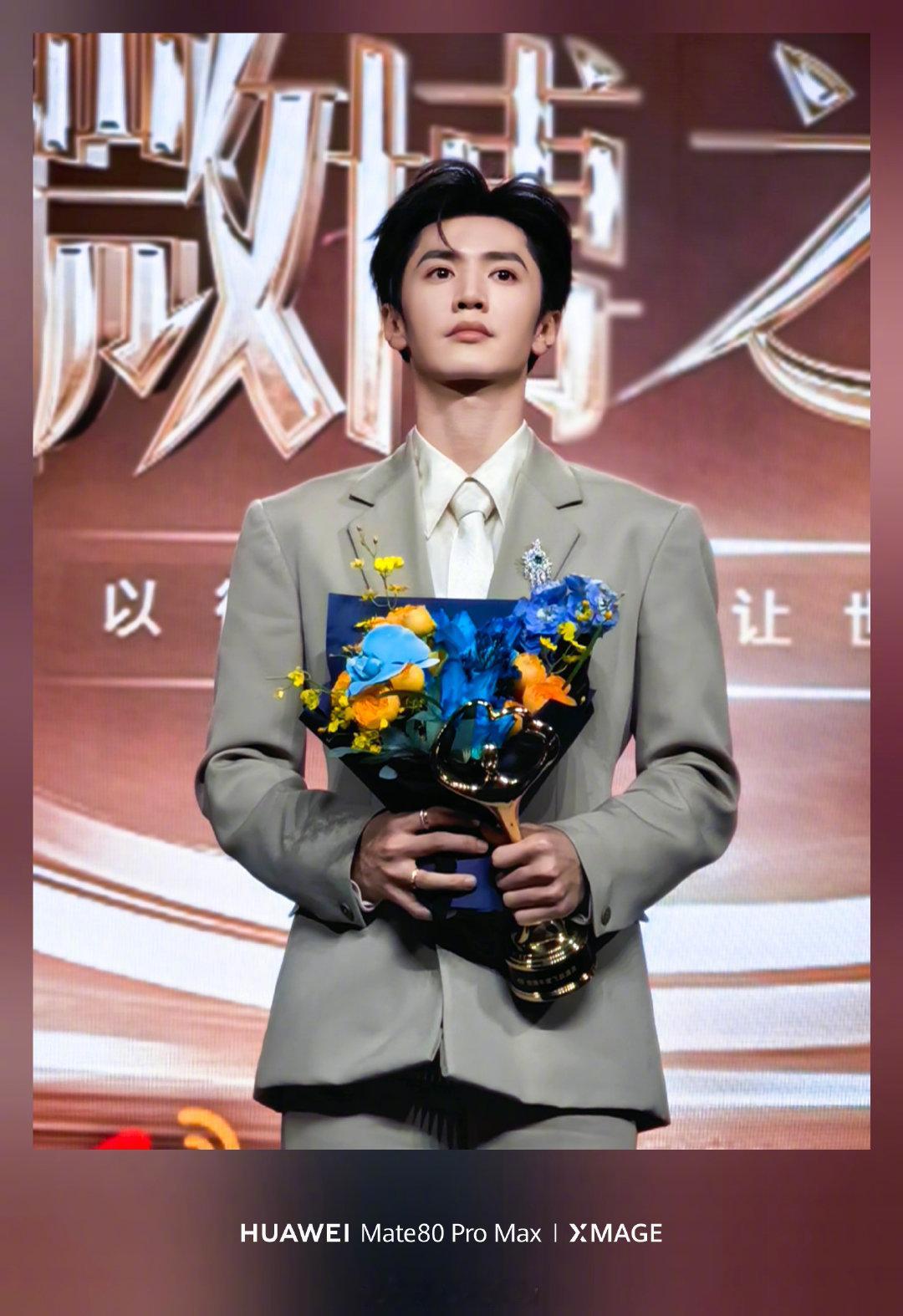 华为Mate双旗舰镜头下的群星大片 被微博之夜的群星大片狠狠种草！搭载第二代红枫