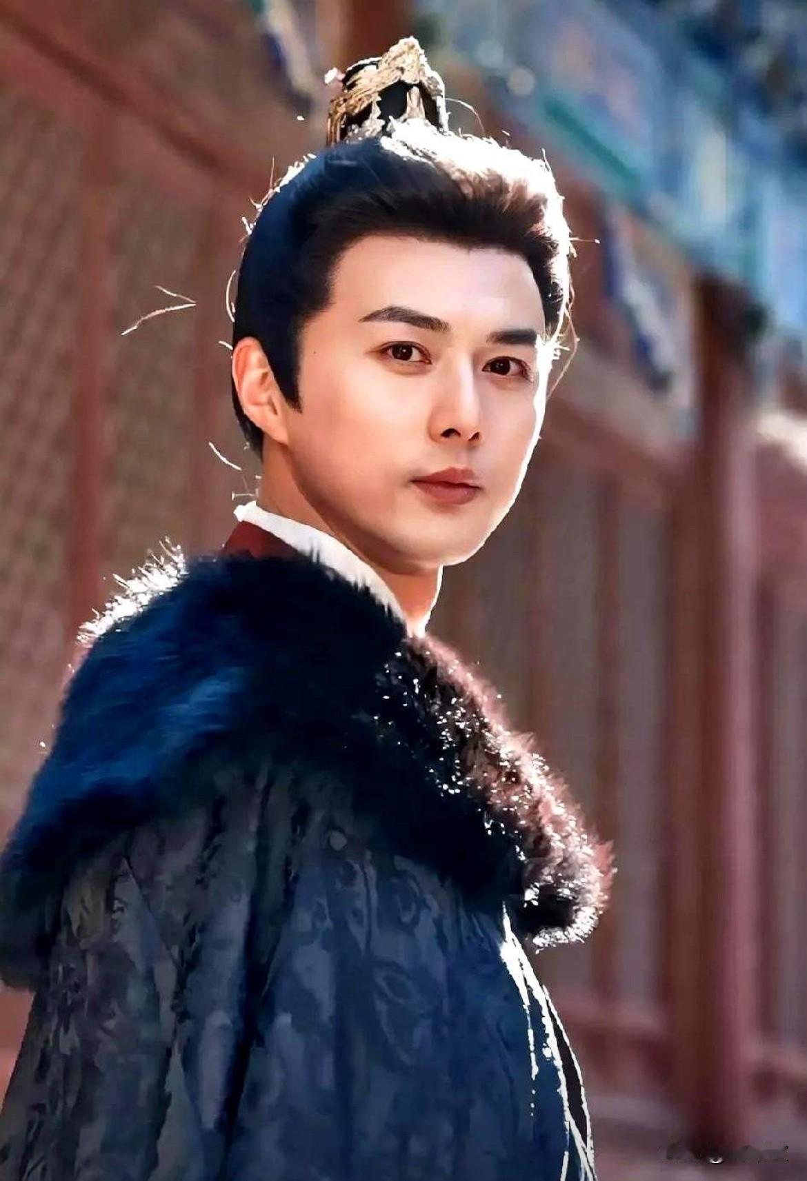 叶祖新火了
大家都在感叹他的颜值
只有我在惦记他和蒋欣的结局
 一个未嫁
一个未