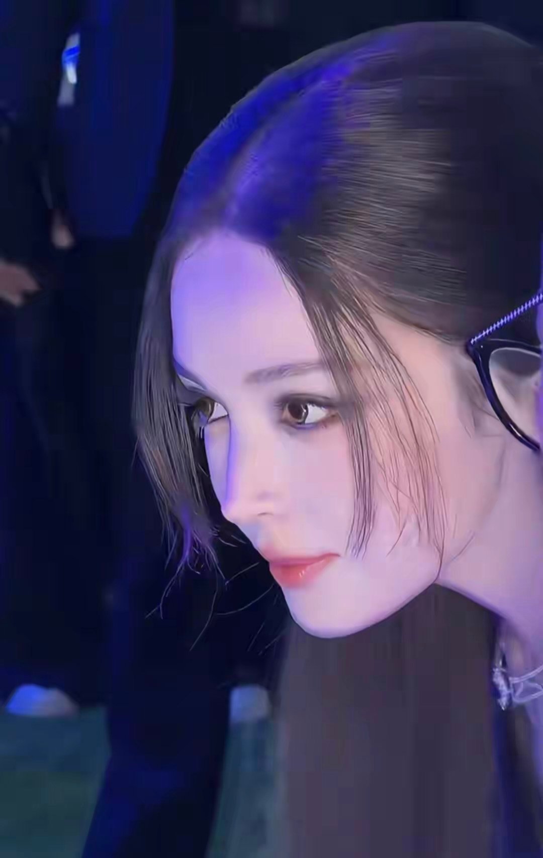 这张脸太完美了吧，感觉毫无瑕疵，美得像机器人像ai，不敢想象这张脸是真实存在的 